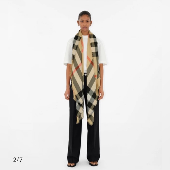 Burberry Cashmere Silk Scarf sand color New with tag - Picture 9 of 9